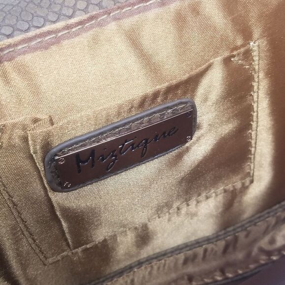 MIZTIGUE BROWN CROSSBODY BAG WITH GOLD CHAIN HANDLE. - Picture 11 of 13